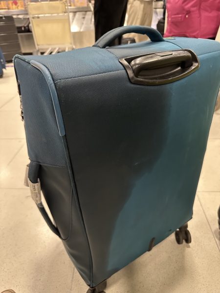 Sırılsıklam olmuş valiz