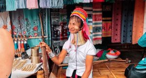 Tayland’da Uzun Boyunlu Kadınlar Köyü: Bir Gelenekten Daha Fazlası uzun boyunlu kadınlar