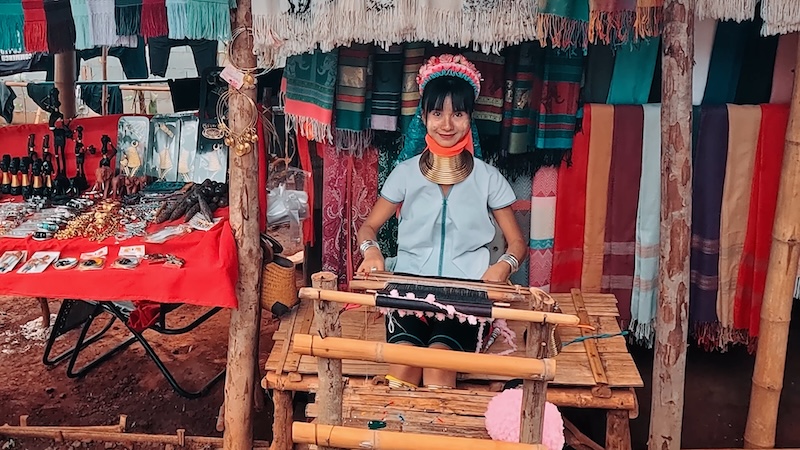 uzun boyunlu tayland kadınları